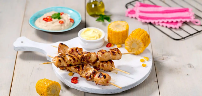 Grillet kyllingsatay med peanøttsaus banner